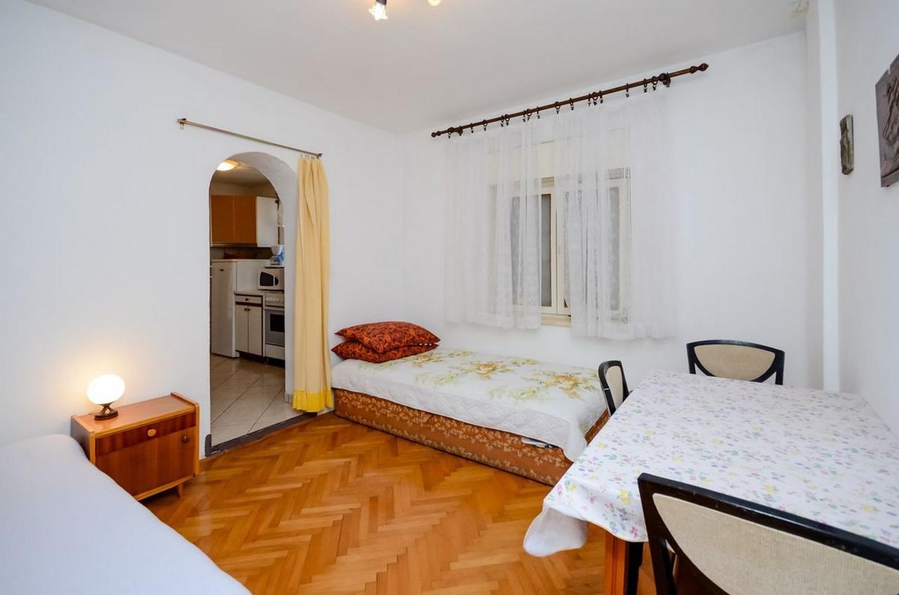 Apartments Lucia Сень Экстерьер фото